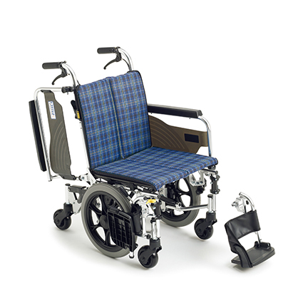 SKT−6「スキット6」介助型コンパクト6輪車いす - 画像1